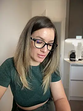 HotXMom online show from 20, 3, 2025