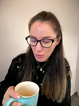 HotXMom online show from 7, 1, 2026