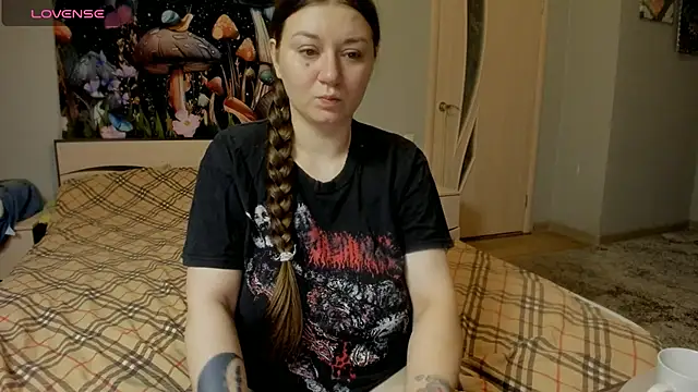 Snapshot of AlisaBacker chatting on 11, 11, 2025 AlisaBacker online show from 11, 11, 2025