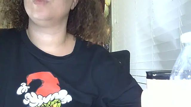 Snapshot of Paisleehaze chatting on 2, 5, 2026 Paisleehaze online show from 2, 5, 2026