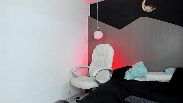 Snapshot of kate_evans1 chatting on 2, 4, 2026 kate evans1 online show from 2, 4, 2026