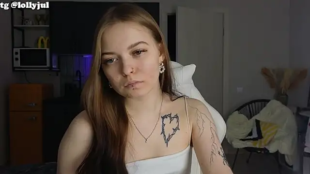 Snapshot of doll_lol_ chatting on 13, 10, 2025 doll lol online show from 13, 10, 2025