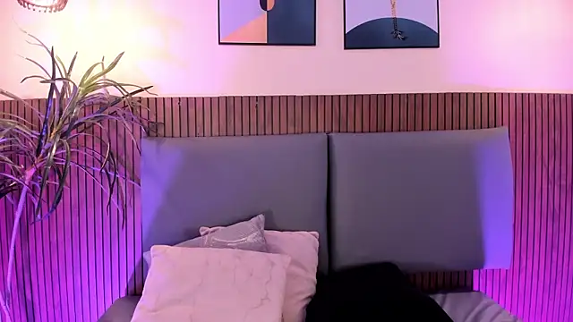 NicolleeEvanss online show from 15, 1, 2026