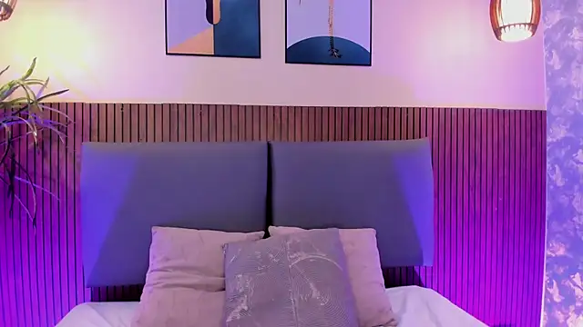 NicolleeEvanss online show from 7, 3, 2026