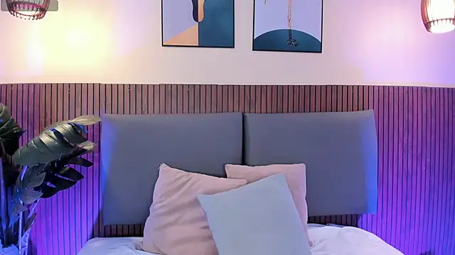 NicolleeEvanss online show from 1, 4, 2026