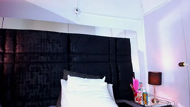 Miaa Garcia online show from 8, 3, 2025