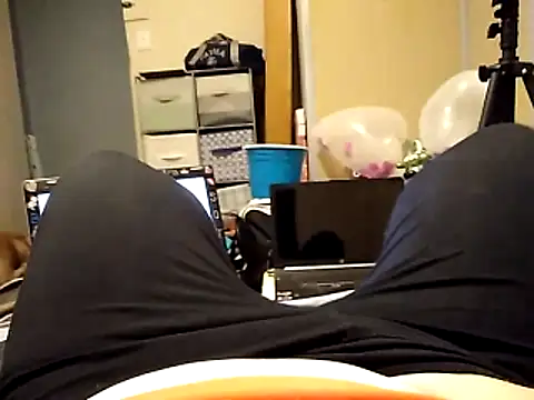 Snapshot of missthickness35_Pika chatting on 5, 11, 2025 missthickness35 Pika online show from 5, 11, 2025