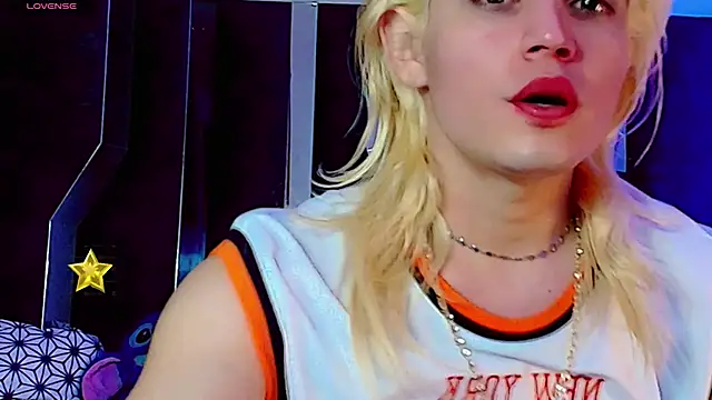 Snapshot of honey_skin chatting on 16, 5, 2026 honey skin online show from 16, 5, 2026