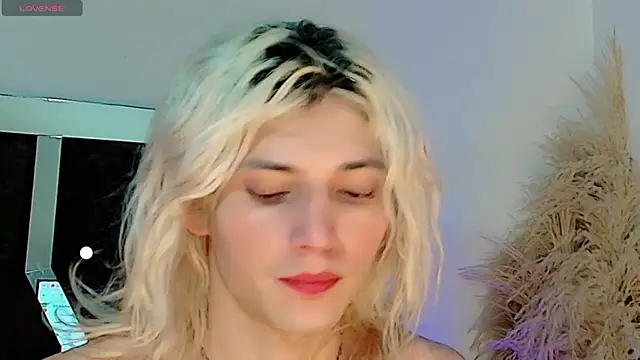 Snapshot of honey_skin chatting on 8, 7, 2026 honey skin online show from 8, 7, 2026