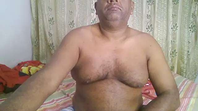 Snapshot of Beargryzzly chatting on 4, 1, 2025 Beargryzzly online show from 4, 1, 2025