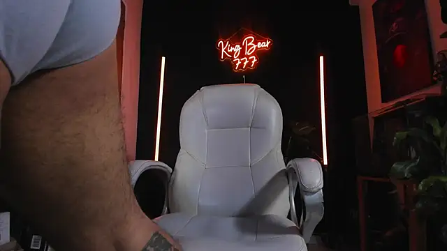 Snapshot of kingbear777 chatting on 27, 6, 2026 kingbear777 online show from 27, 6, 2026