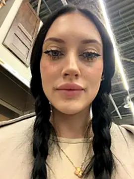 Melissa crazy online show from 4, 12, 2025