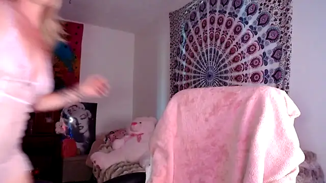 kellywildnnout online show from 15, 9, 2025