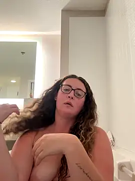 Snapshot of MaxxxyGirl chatting on 23, 10, 2025 MaxxxyGirl online show from 23, 10, 2025