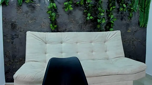 Snapshot of alice_greco chatting on 2, 12, 2025 alice greco online show from 2, 12, 2025