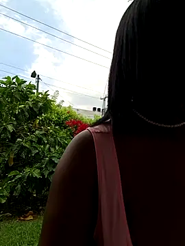 HanaThompson online show from 31, 10, 2025