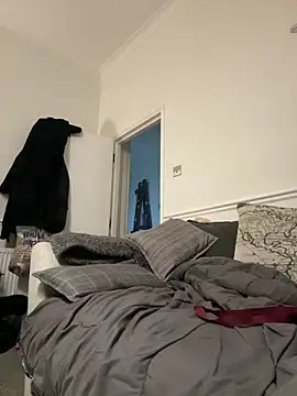 Snapshot of Shyboy817 chatting on 15, 12, 2025 Shyboy817 online show from 15, 12, 2025