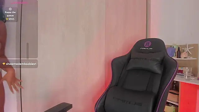 Snapshot of Melina_Ferrer1 chatting on 20, 1, 2025 Melina Ferrer1 online show from 20, 1, 2025