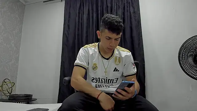 andrew rose  online show from 26, 2, 2025