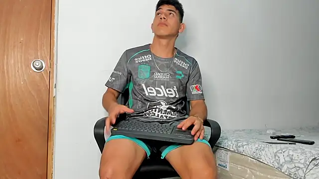 andrew rose  online show from 15, 11, 2025