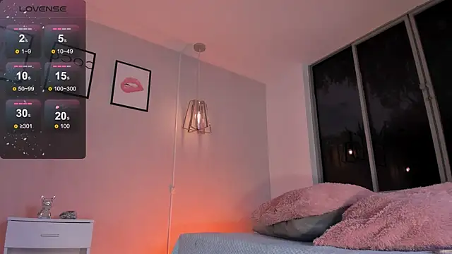 Snapshot of Megan-holly chatting on 2, 2, 2025 Megan-holly online show from 2, 2, 2025