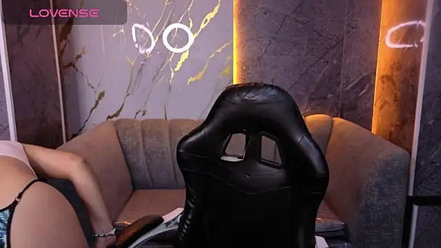 victoria castillo b online show from 28, 2, 2026