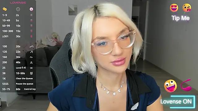 LovelyBianca online show from 2, 12, 2025