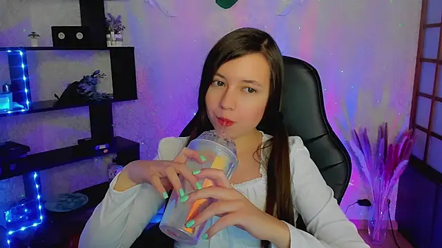 Lina Brownie online show from 5, 1, 2025