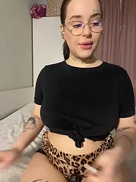 Snapshot of fuckdoll_18 chatting on 25, 1, 2025 fuckdoll 18 online show from 25, 1, 2025