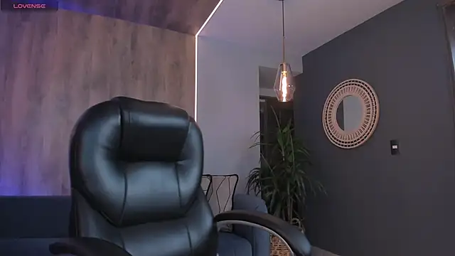 Snapshot of RoxanneHill_ chatting on 3, 5, 2026 RoxanneHill online show from 3, 5, 2026