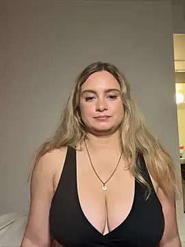 Snapshot of Sophie_Raegan chatting on 20, 4, 2026 Sophie Raegan online show from 20, 4, 2026