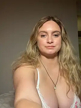 Snapshot of Sophie_Raegan chatting on 22, 4, 2026 Sophie Raegan online show from 22, 4, 2026