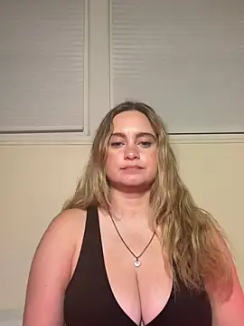 Snapshot of Sophie_Raegan chatting on 6, 5, 2026 Sophie Raegan online show from 6, 5, 2026