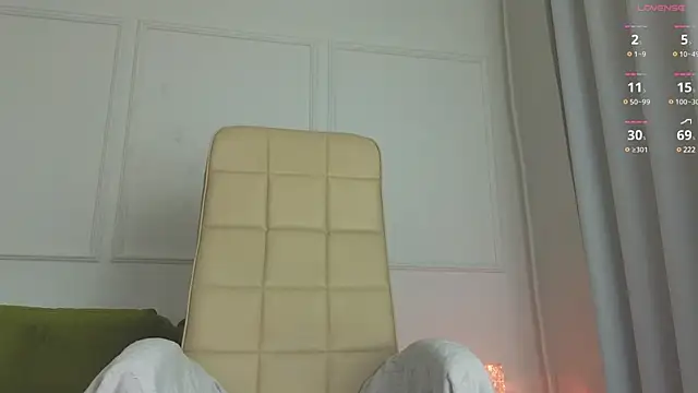 Snapshot of Sereta_Finn chatting on 6, 12, 2024 Sereta Finn online show from 6, 12, 2024