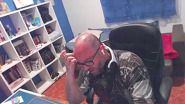 Snapshot of ravingr4d4 chatting on 18, 4, 2026 ravingr4d4 online show from 18, 4, 2026