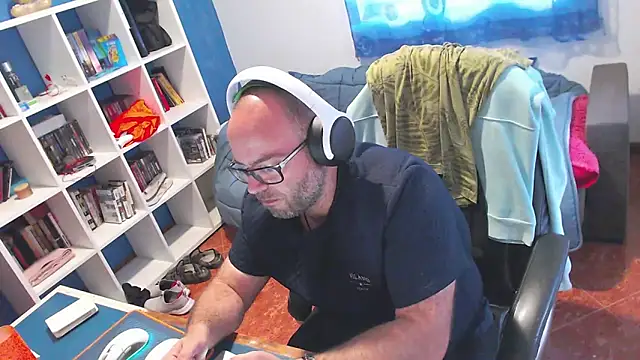 Snapshot of ravingr4d4 chatting on 6, 5, 2026 ravingr4d4 online show from 6, 5, 2026