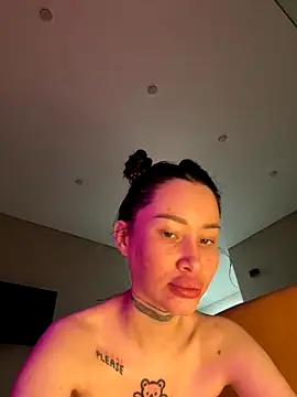 Snapshot of Yunasi chatting on 14, 11, 2025 Yunasi online show from 14, 11, 2025