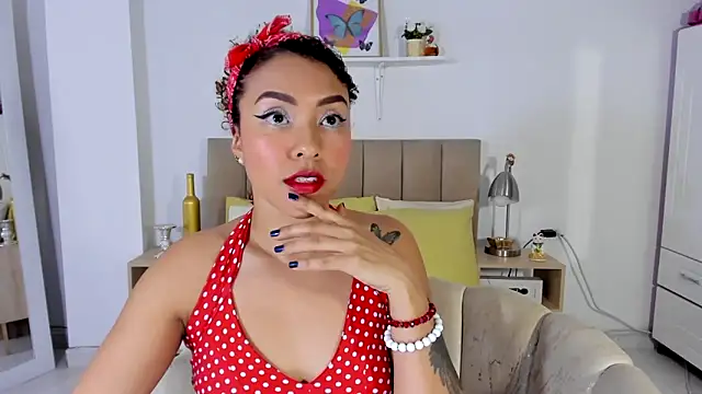 Snapshot of Zoe_Gruber chatting on 5, 5, 2026 Zoe Gruber online show from 5, 5, 2026