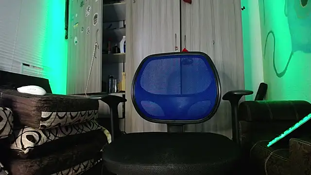 zacwatson  online show from 12, 1, 2025