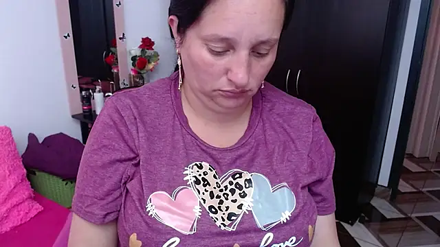Snapshot of CristialJones_ chatting on 6, 10, 2025 CristialJones online show from 6, 10, 2025