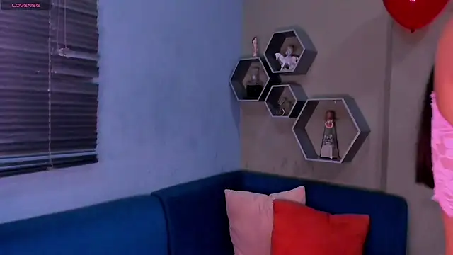 Snapshot of Sussy_Bell01 chatting on 19, 2, 2025 Sussy Bell01 online show from 19, 2, 2025