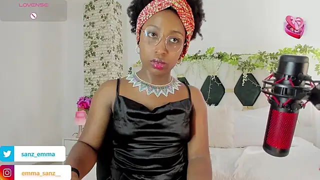 EmmaSanzz  online show from 28, 1, 2025