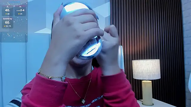 Julietasantos   online show from 17, 4, 2026