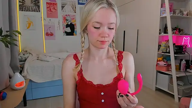 Lily Young online show from 20, 3, 2026