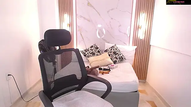 Snapshot of Mariana_Rojas chatting on 5, 6, 2026 Mariana Rojas online show from 5, 6, 2026