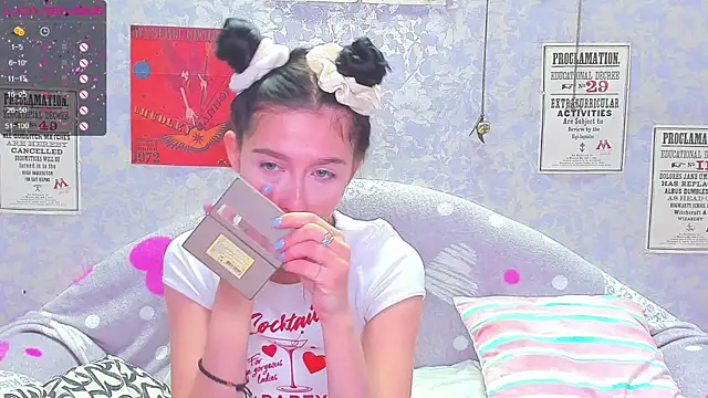 Snapshot of Vanessa_Florence chatting on 8, 12, 2024 Vanessa Florence online show from 8, 12, 2024