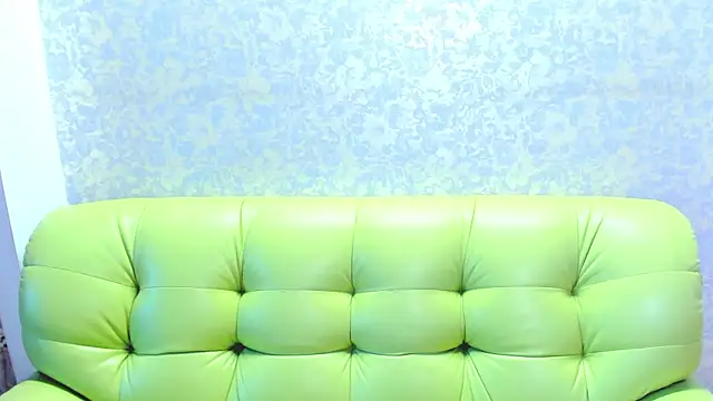 Snapshot of Vanessa_Florence chatting on 6, 6, 2026 Vanessa Florence online show from 6, 6, 2026