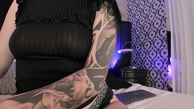 Adeelinee online show from 26, 11, 2025