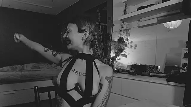 god x girl online show from 12, 12, 2024