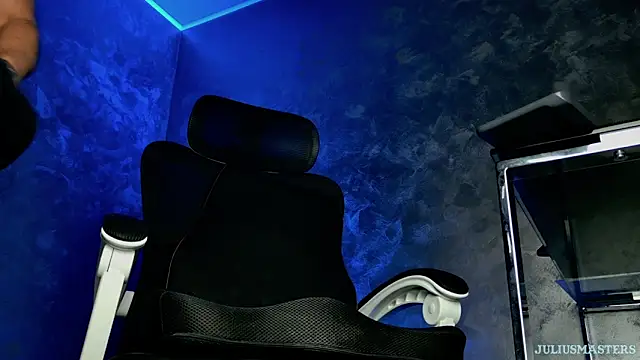 juliusmasters online show from 9, 3, 2026